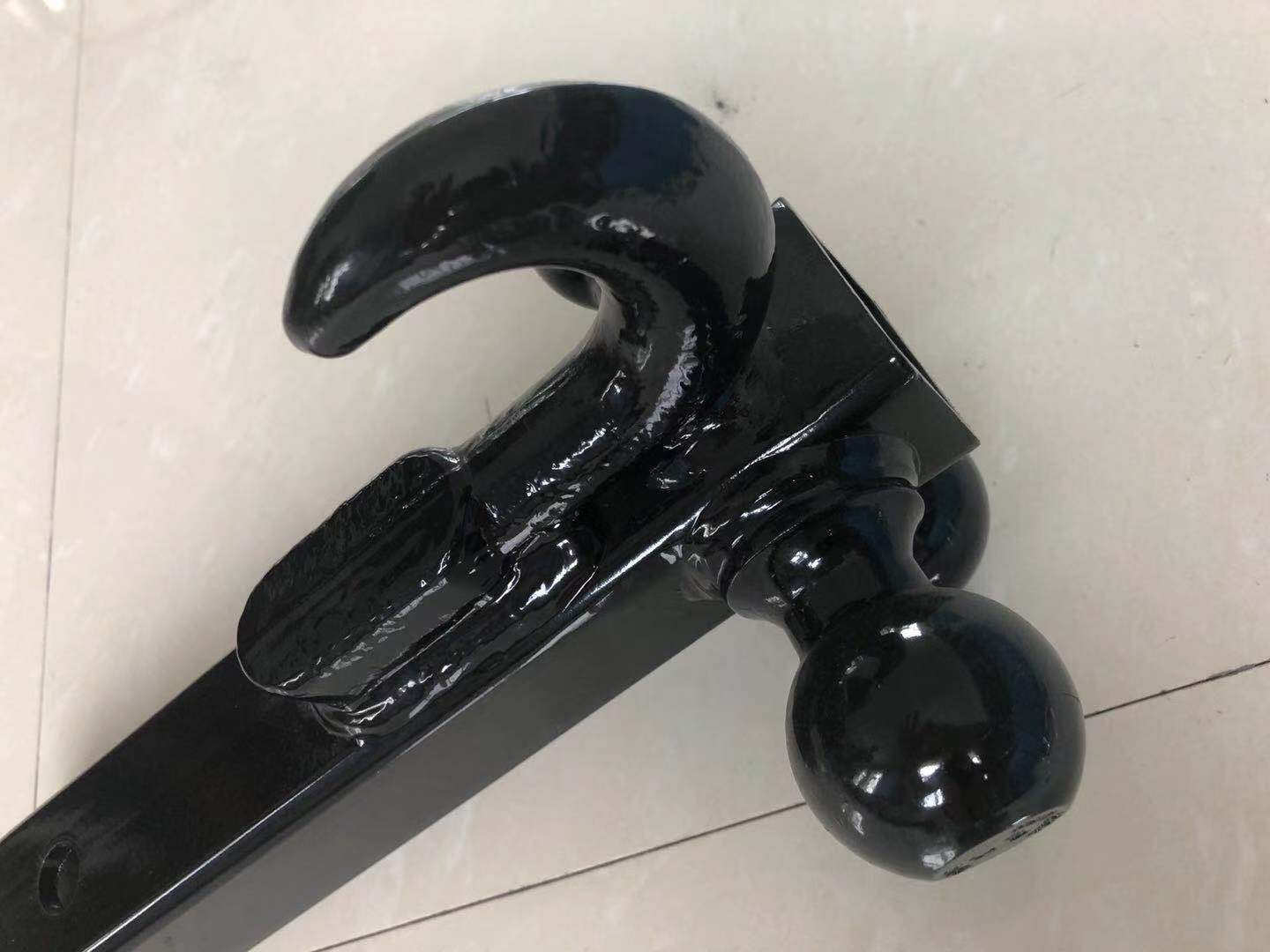 Soporte tubular triple de bola negra con gancho